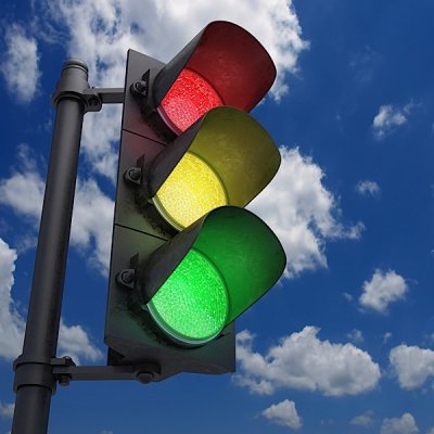 Желтый сигнал светофора - запрещающий или разрешающий?